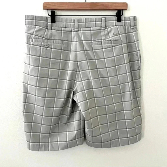 Nike Golf Shorts - Picture 2 of 7